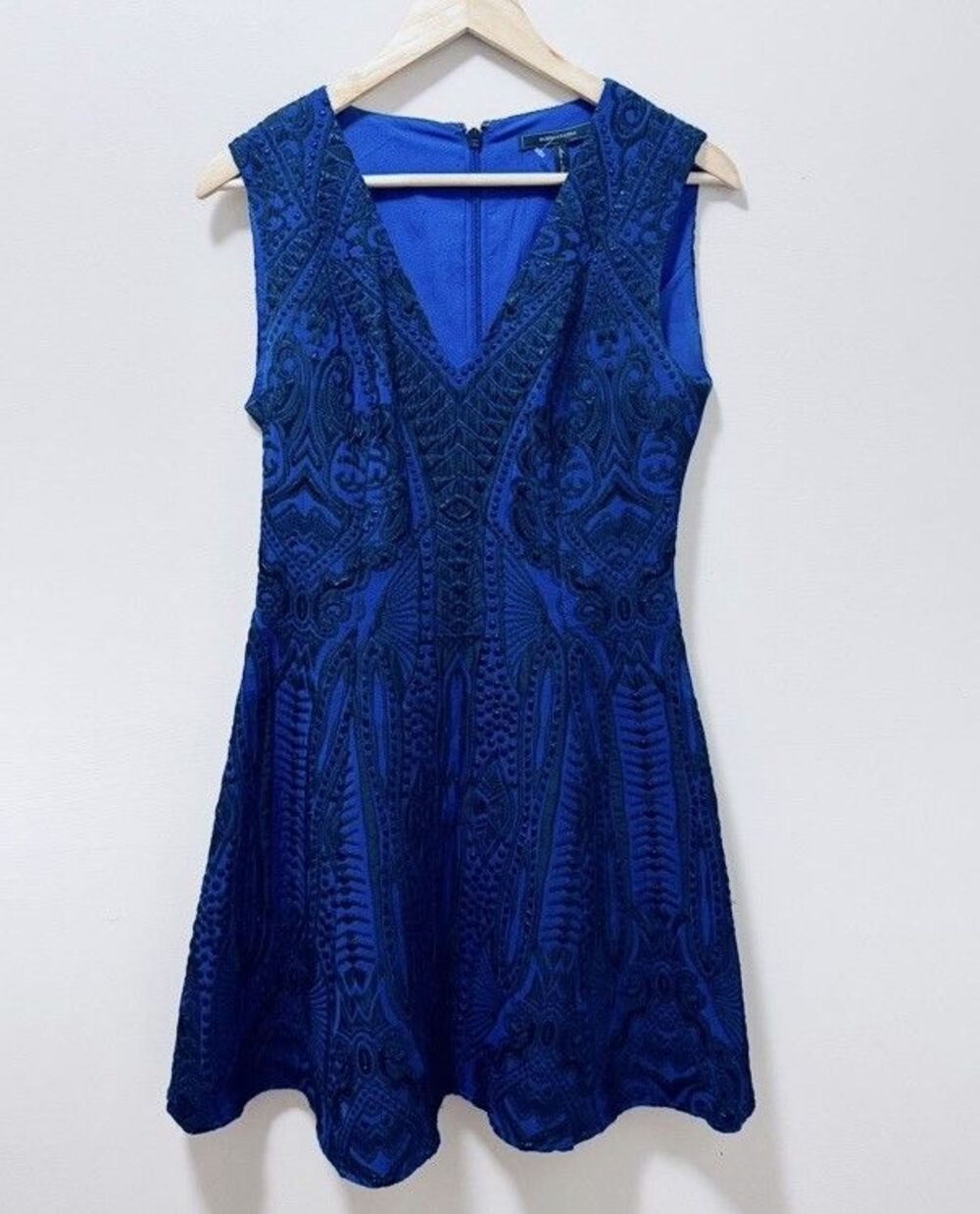 BCBG MAXAZRIA Blue Black Embroidered Sheath Mini Dress Women Sz 06 V-Neck Formal